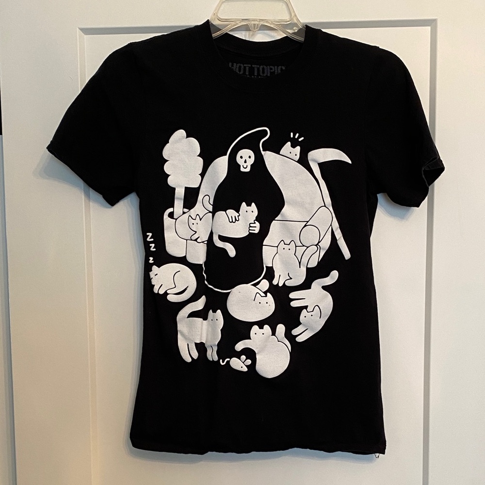 Hot Topic Black Cat Cartoon Tee